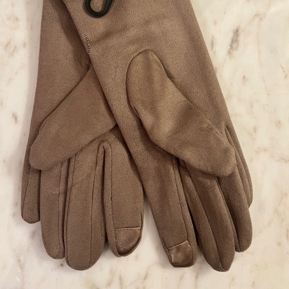 UGG Winter Chestnut Brown   Sweater Weather pom pom hat infinity scarf Set. NWT - Picture 6 of 8